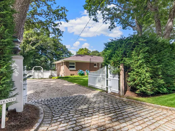 61 Richards Dr, Sag Harbor, NY 11963