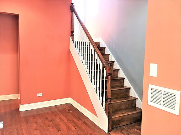4th image of 1039 N Lorel Ave