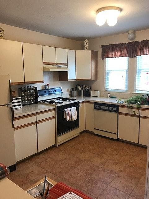 1st image of 35 Lamplighter Ln
