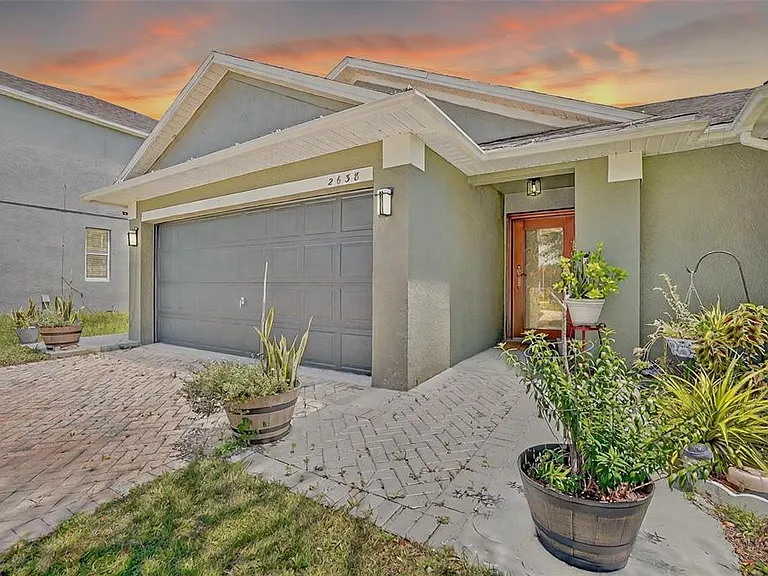 2638 Eagle Canyon Dr N — Photo 1