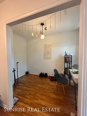 Rented by Sunrise Real Estate | media 11
