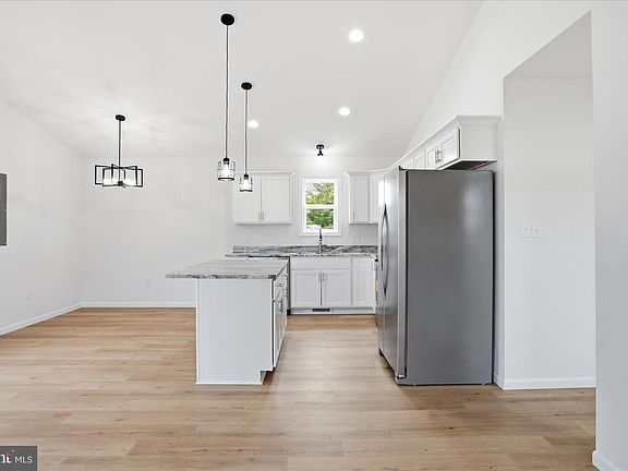 5th image of 304 E 11th Ave