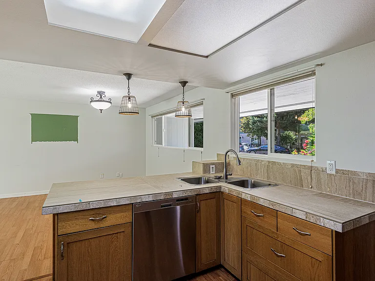 10434 NE 16th Pl — Photo 20
