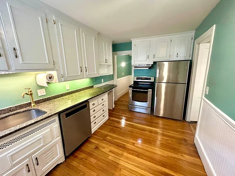 555 Lloyd Ave — Photo 6