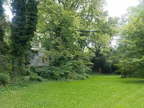 5th image of 321 Barbara St