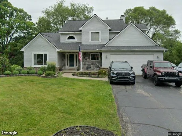 6420 Waldon Woods Dr, Clarkston, MI 48346