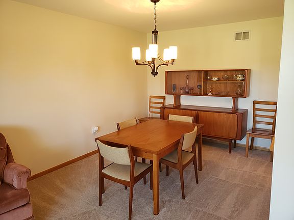 5th image of 17851 Columbus Ct
