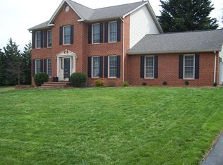 233 Apple Ln, Roanoke, VA 24019