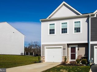 345 Maple Run Dr, York, PA 17404