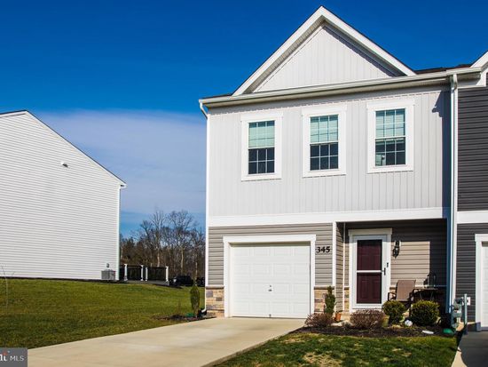345 Maple Run Dr, York, PA 17404