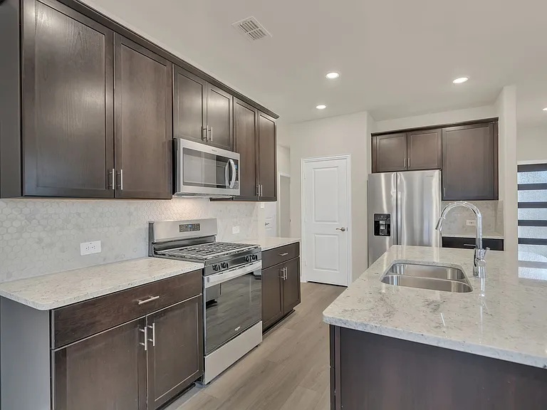 500 Weller Rd — Photo 6