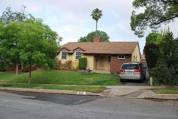 1st image of 627 Irving Dr