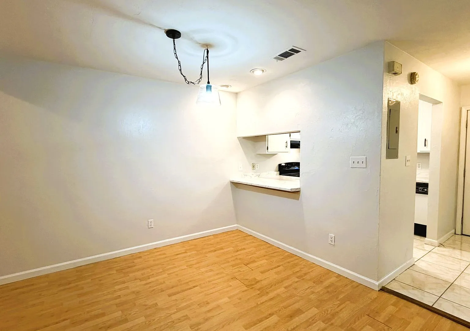 Fabulous 2/2 W/ Fireplace, Deck, Washer/Dryer, & Community Pool! $1200/Month Avail Now! — Photo 4
