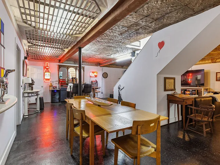 Building's Lounge