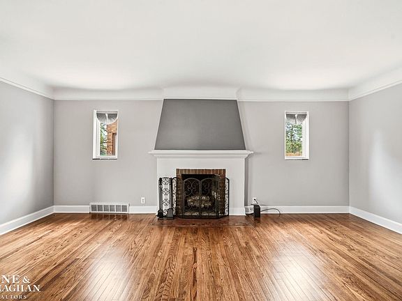 4th image of 9155 Grayton St