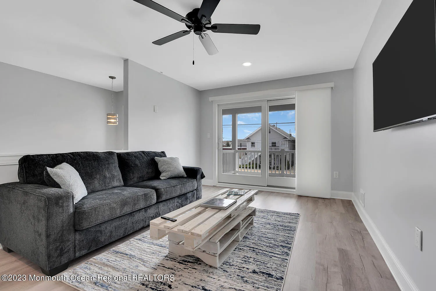 4 bed, 5.0 bath, 3500 sqft, $8,000 — Photo 4