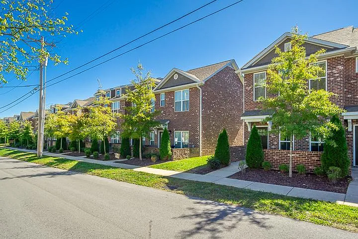 84 Joy Dr — Photo 15