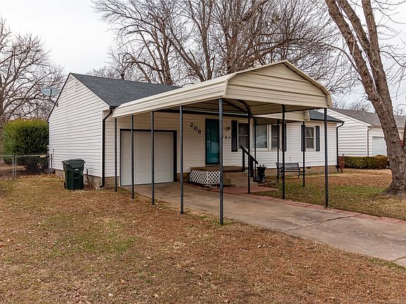 2nd image of 206 E 12th Pl