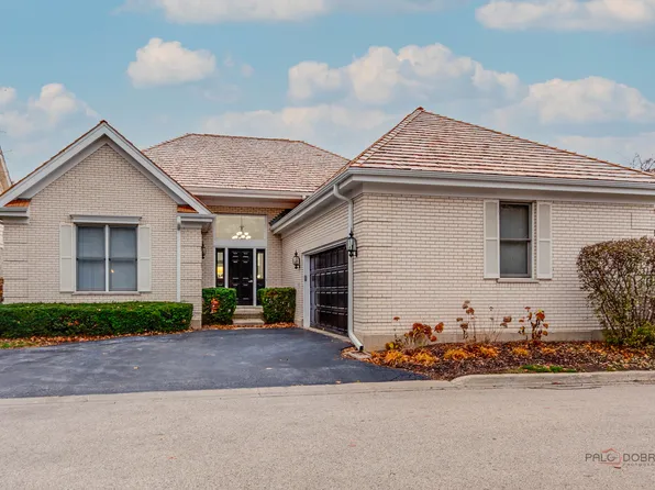 1 Hotchkiss Ct, Lincolnshire, IL 60069