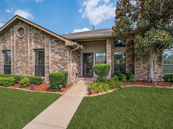 3rd image of 206 Carolina Ct
