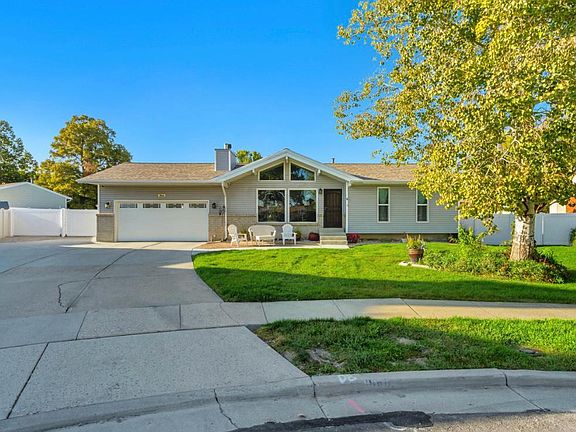 2nd image of 1866 W Gold Rush Cir