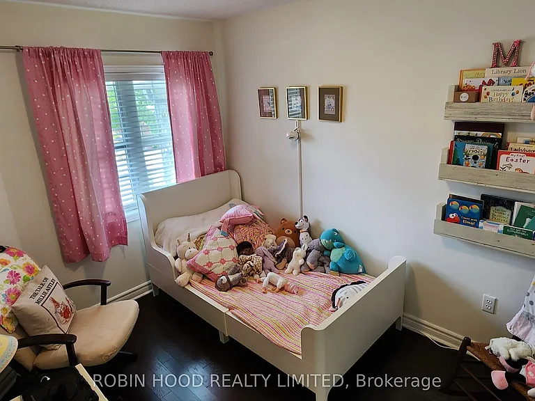 103 Selkirk Dr — Photo 11