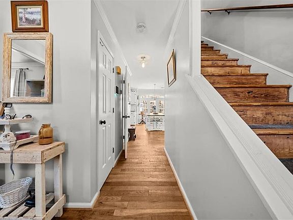 5th image of 925 Tamworth Rd