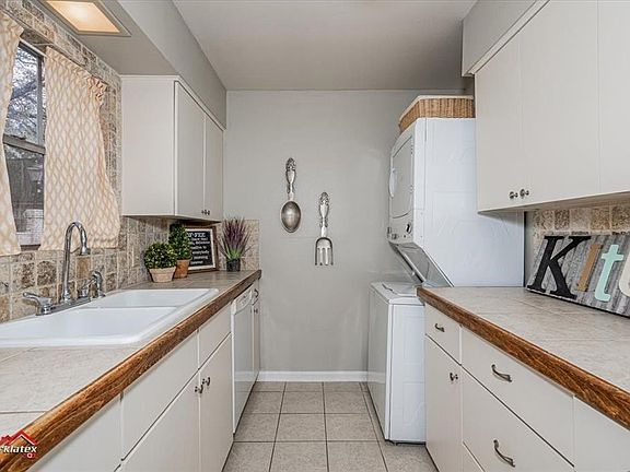 3rd image of 3730 Fairfield Ave Unit 109