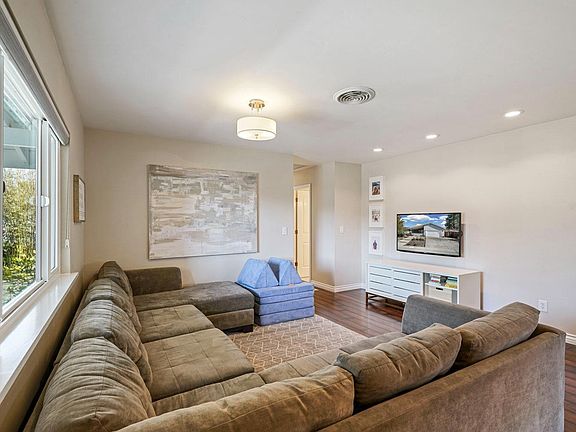 5th image of 4532 Oak Glen Way