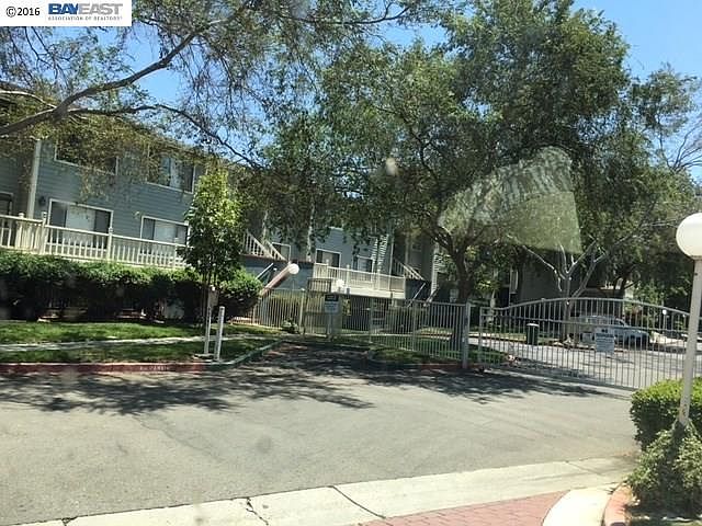 2nd image of 3575 Buttonwood Ter APT 101