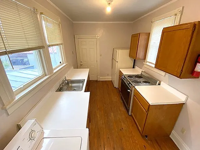118 E 31st St — Photo 11