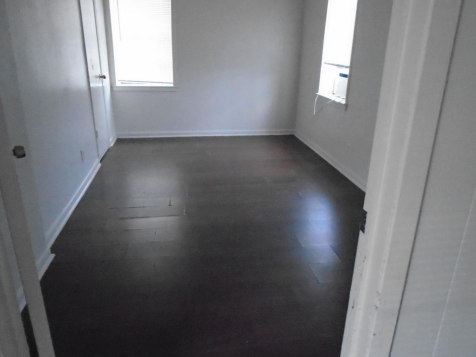 Middle bedroom