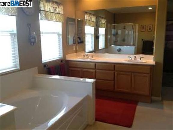 Master Bath with Shower/Tub