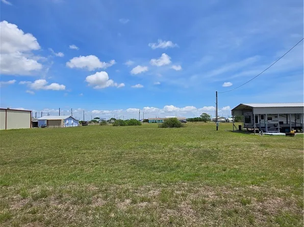51 Dog Fish Dr, Palacios, TX 77465