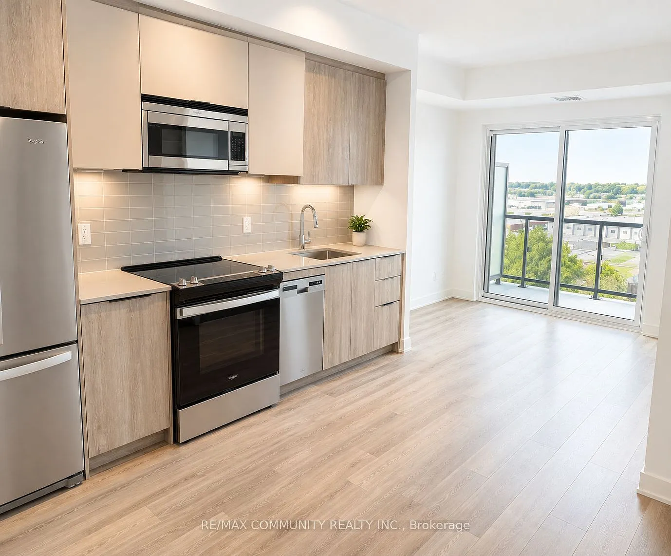 ELLE Condo — Photo 2