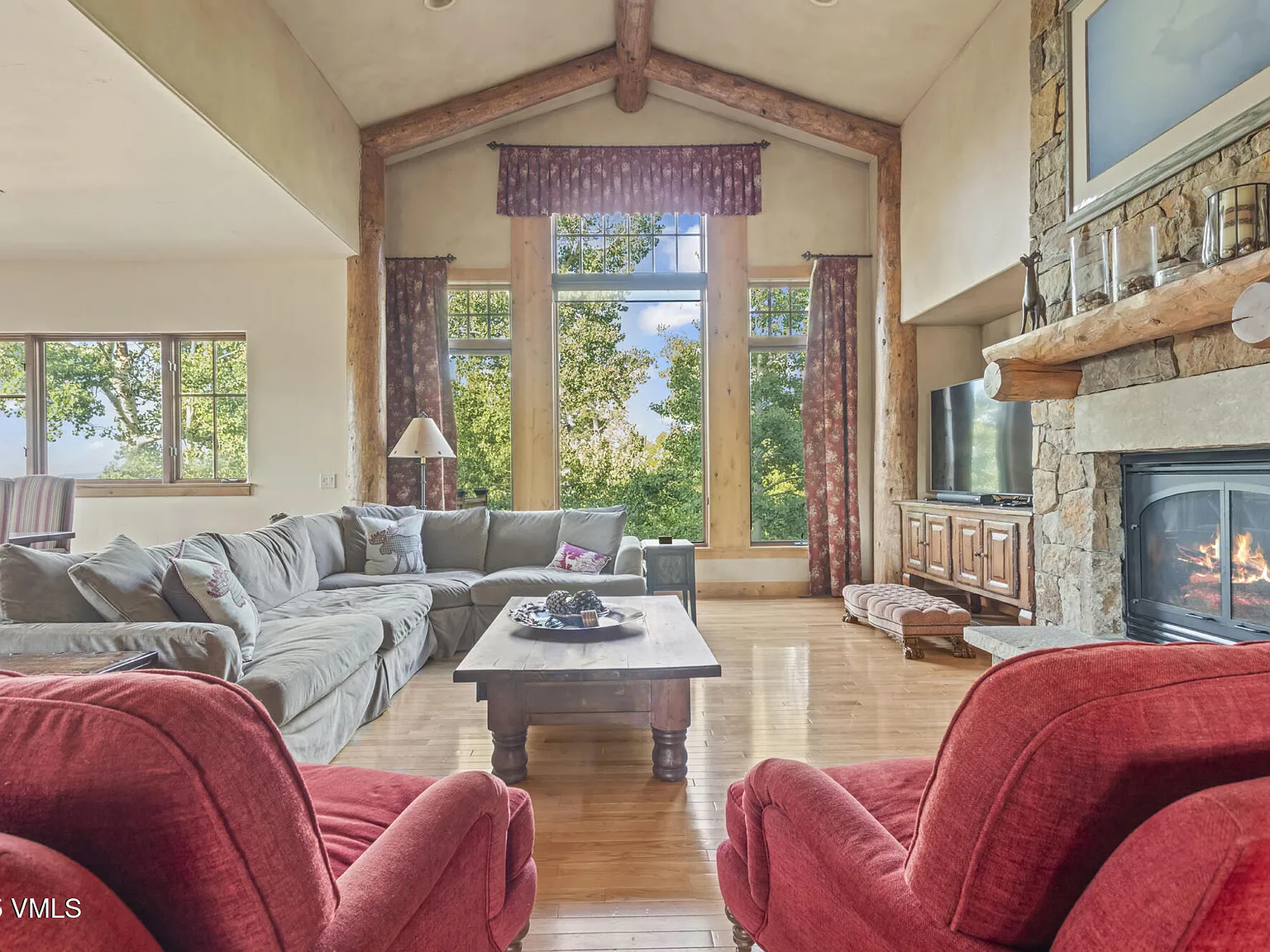 4 bed, 4.5 bath, 4030 sqft, $12,500 — Photo 4