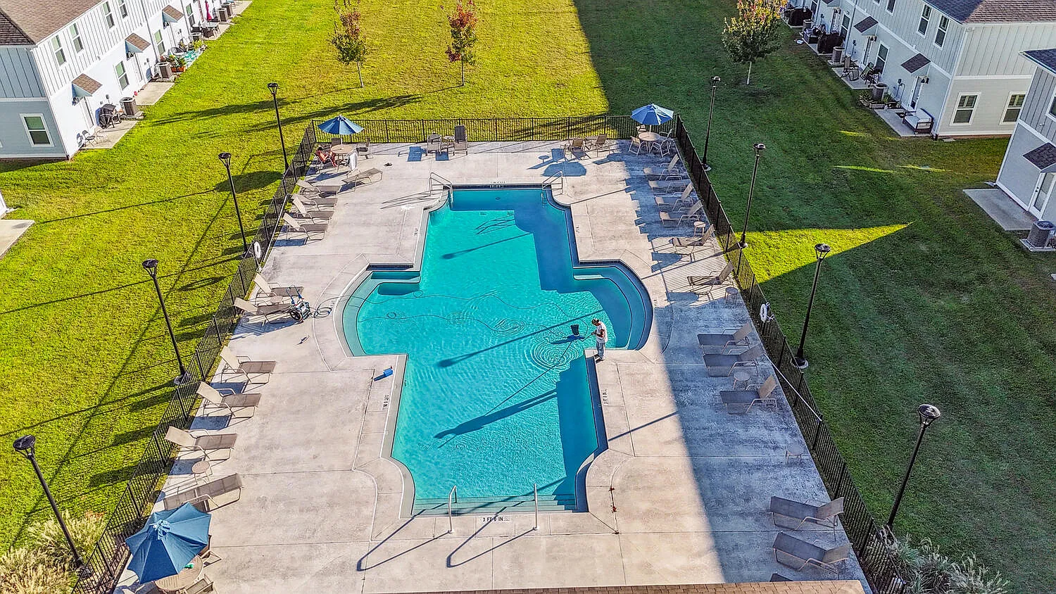 3 bed, 2.5 bath, 1537 sqft, $2,400 — Photo 2