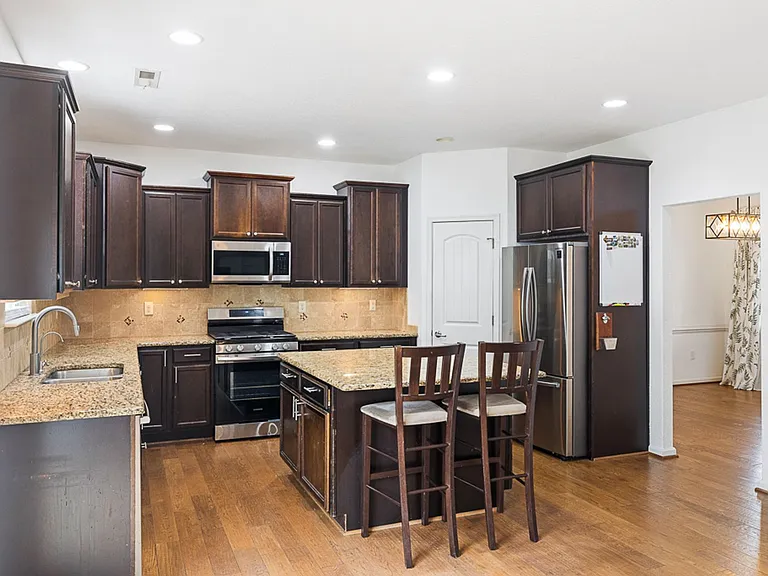 721 Tyler Way — Photo 12