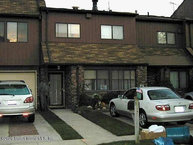 1st image of 63 Gateway Dr
