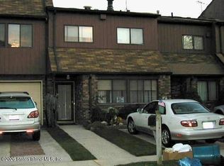 63 Gateway Dr, Staten Island, NY 10304