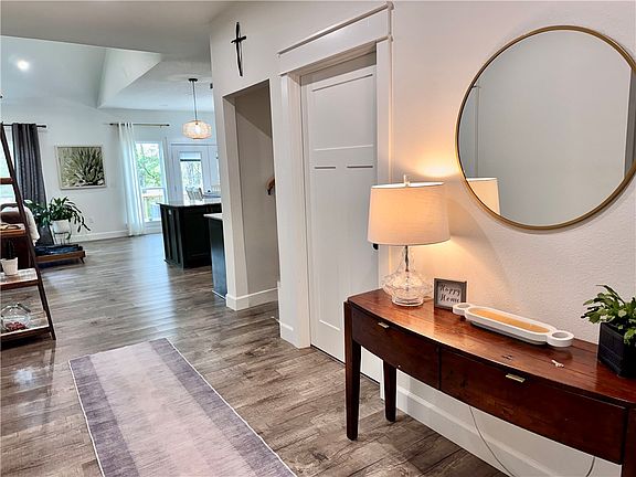 2nd image of 909 Rolling Hills Dr