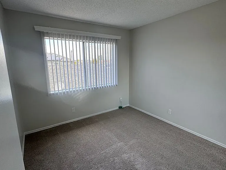 1236 Devonshire Ln — Photo 21