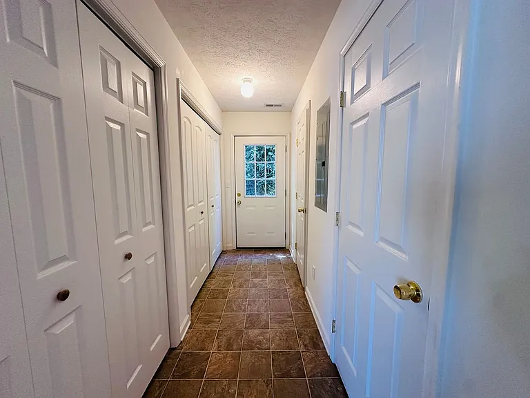 35 Station Ln NE — Photo 5