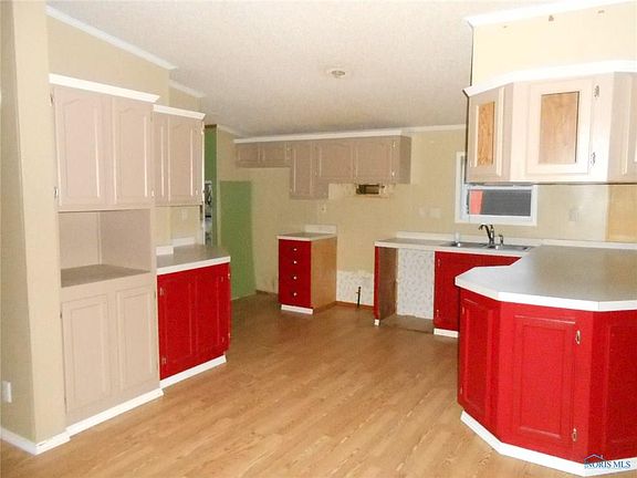 4th image of 1047 North St
