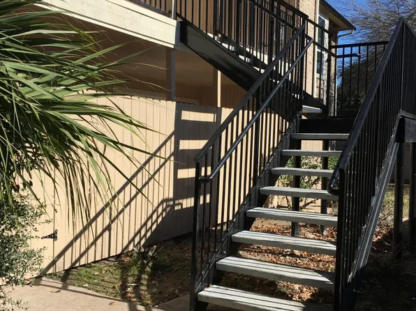 8201 Richmond Ave APT 21, Houston, TX 77063