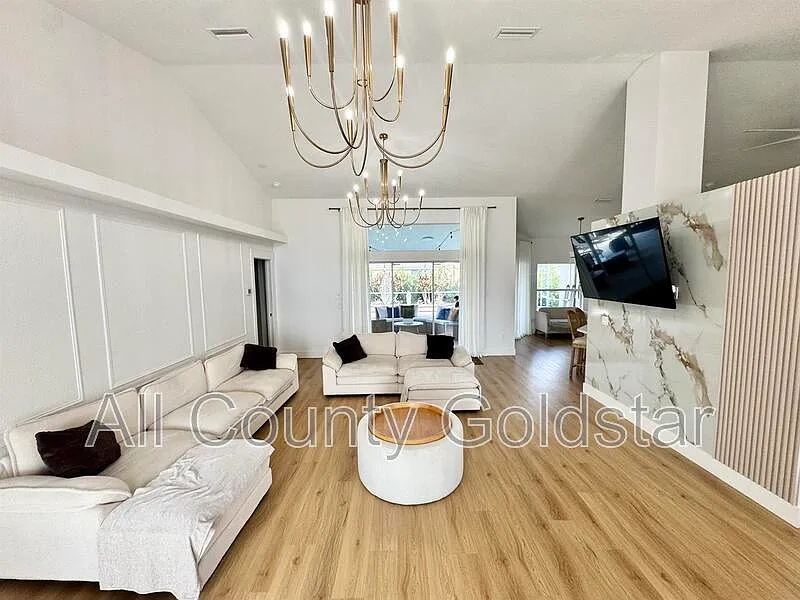 3 bed, 2.0 bath, 2005 sqft, $2,795 — Photo 3