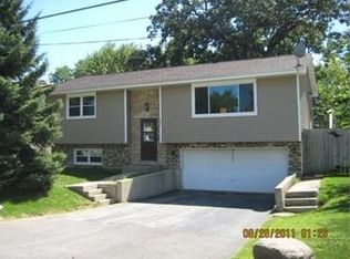 405 E Shorewood Rd, Round Lake Beach, IL 60073