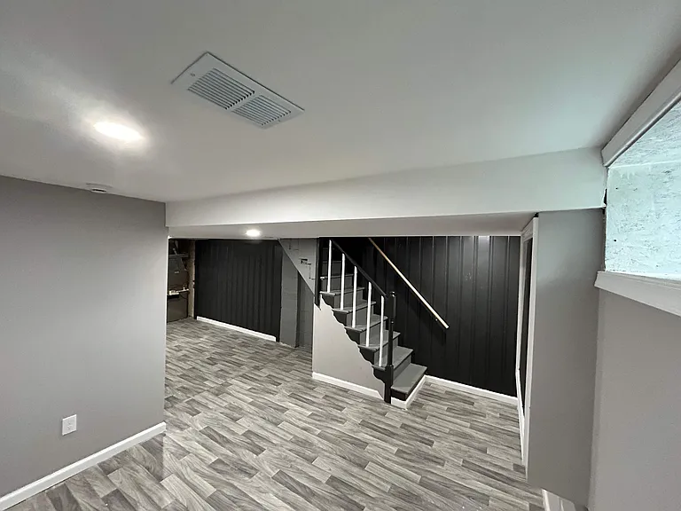 609 Aldworth Rd — Photo 2