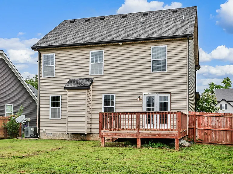 563 Falkland Cir — Photo 34