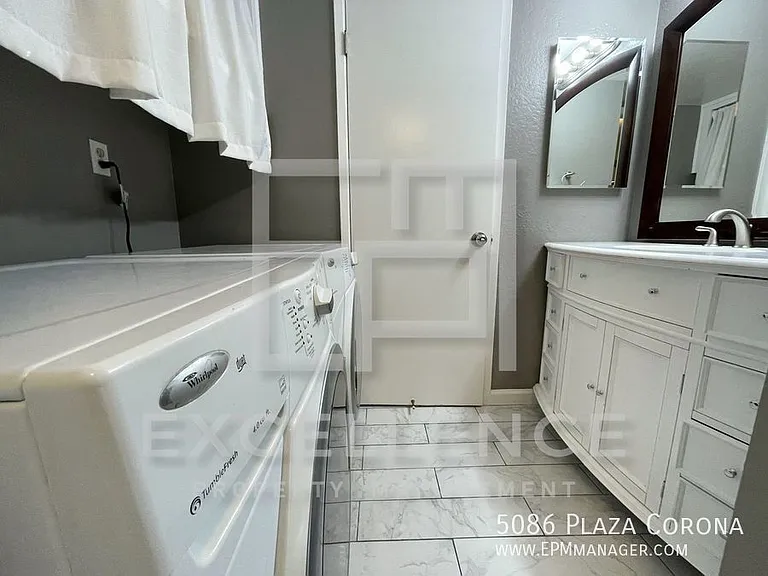 5086 Plaza Corona — Photo 8